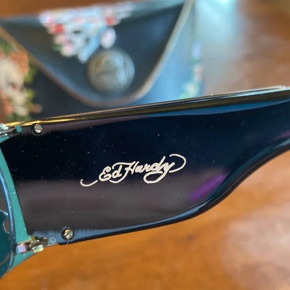 Ed Hardy Vintage Gunmetal Sunglasses display picture 1
